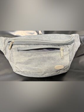Ergobaby Heather Gray Crossbody Sling with Front Zip